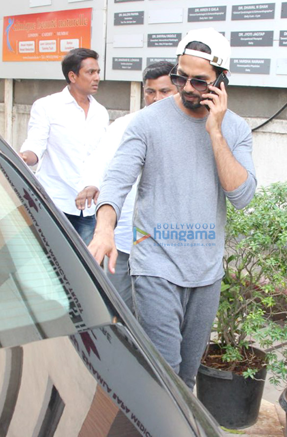 shahid kapoor and mira rajput spotted outside a clinic 3
