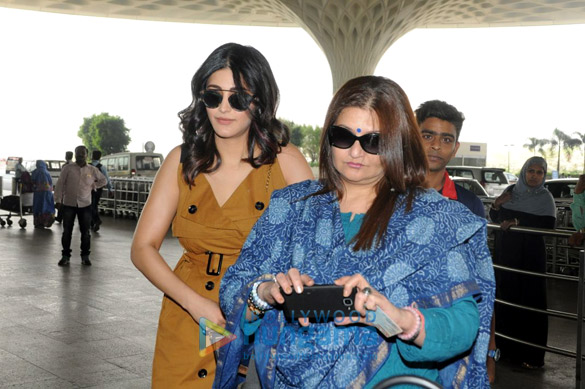 shruti haasan athiya shetty and others snapped at the airport 6