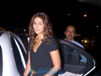 Shweta Nanda and Farah Khan snapped outside Kromakay salon in Juhu
