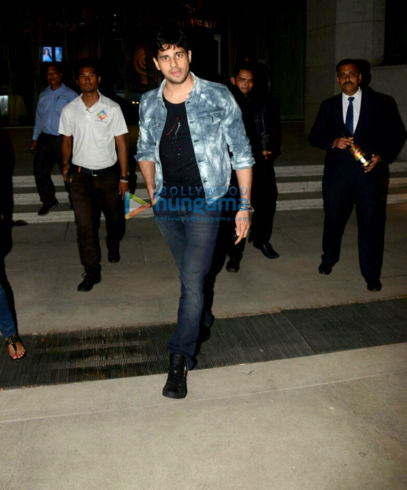 Sidharth Malhotra snapped at Hemant Oberoi, BKC Sidharth Malhotra snapped at Hemant Oberoi, BKC