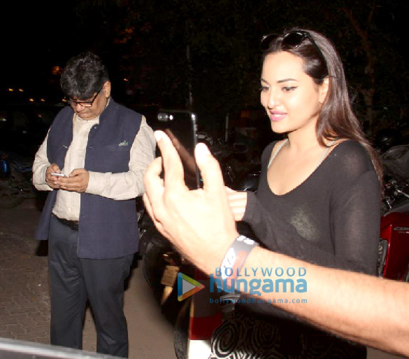 sonakshi sinha snapped at otters club 3
