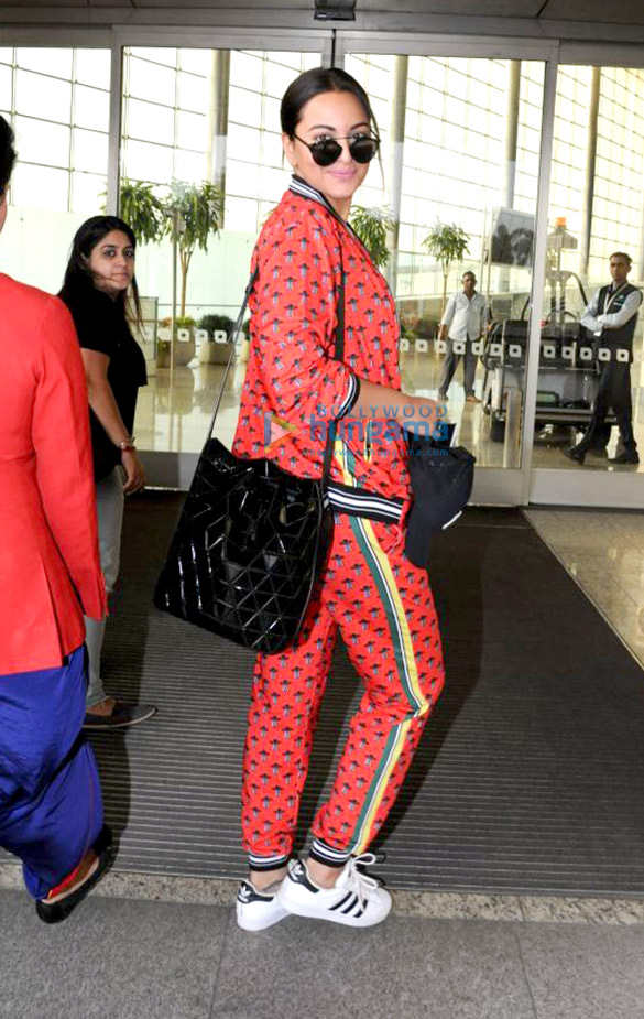 sonakshi sinha snapped at the airport 2