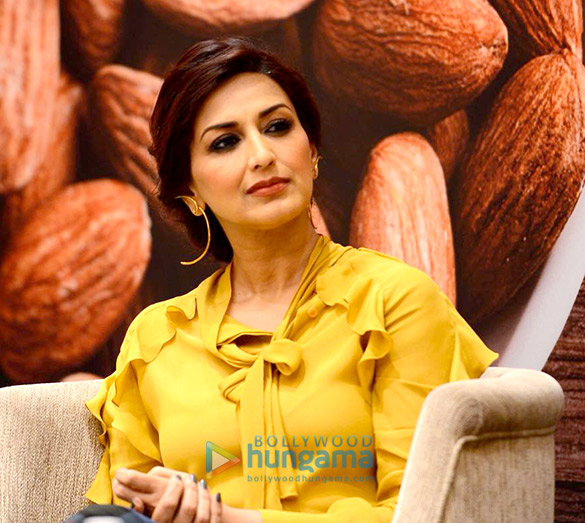 sonali bendre graces the panel discussion on working mothers dilemma of ensuring health of the family 4