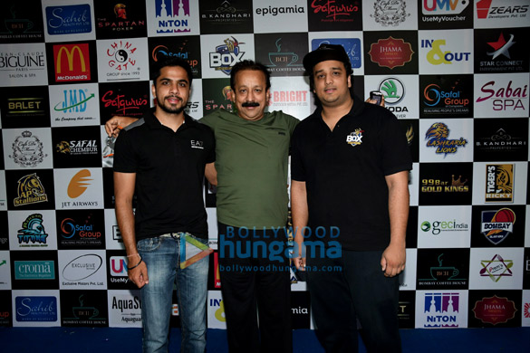 suniel shetty snapped at box cricket 3