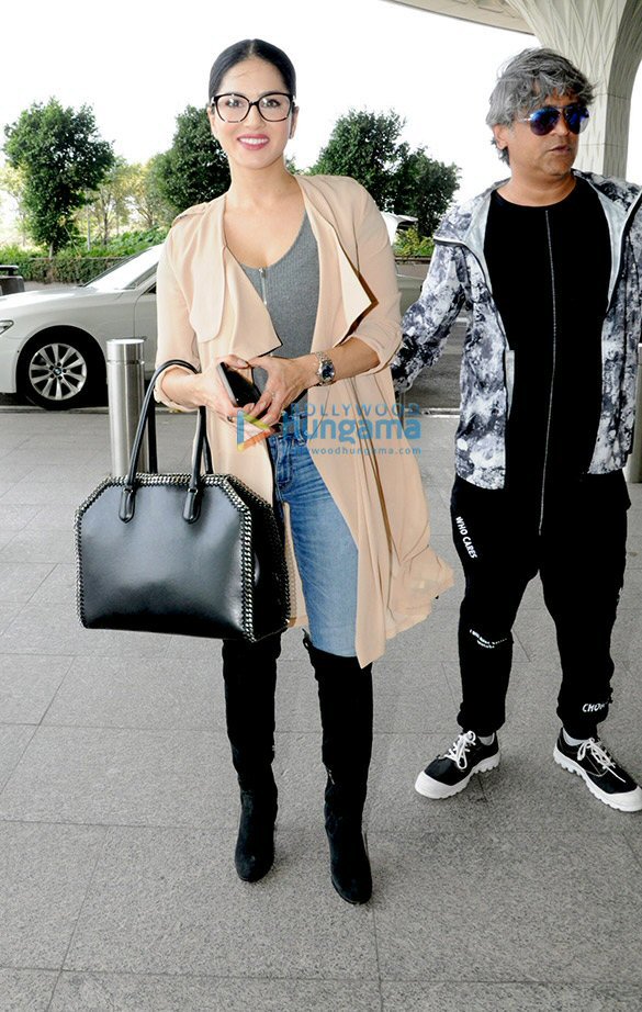 sunny leone snapped at the airport 3