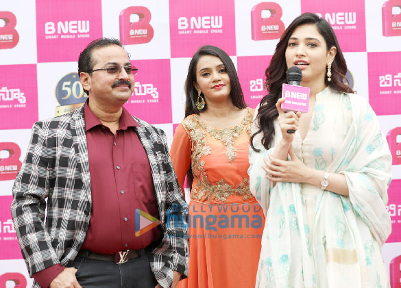 tamannaah bhatia launches the b new smart mobile store 5
