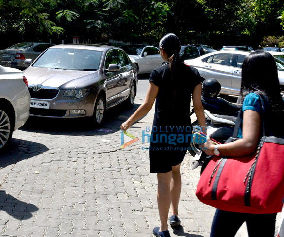 tanishaa mukerji snapped in mumbai 4