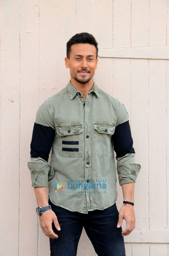 tiger shroff and disha patani promote baaghi 2 at mehboob studio 1