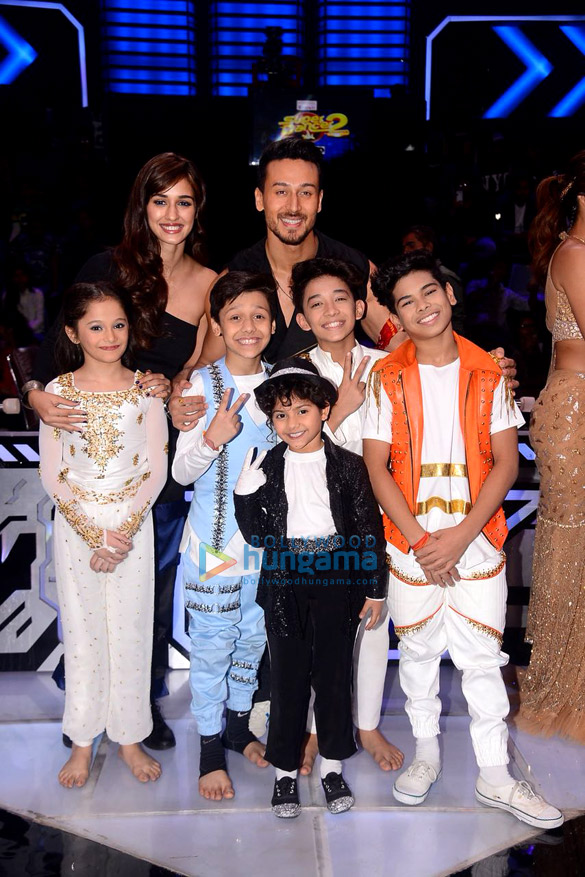 tiger shroff and disha patani snapped promoting baaghi 2 on sets of super dancer chapter 2 1