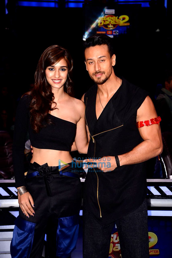 tiger shroff and disha patani snapped promoting baaghi 2 on sets of super dancer chapter 2 6