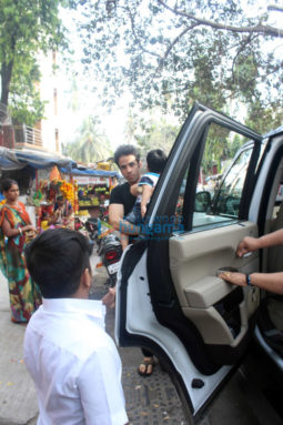 Tusshar Kapoor snapped at a temple in Juhu