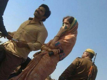 WATCH: Varun Dhawan and Anushka Sharma look authentic as the rustic couple in Sui Dhaaga WATCH: Varun Dhawan and Anushka Sharma look authentic as the rustic couple in Sui Dhaaga