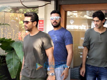 Yuvraj Singh, Angad Bedi and Gaurav Kapoor snapped at Sequel Cafe in Bandra