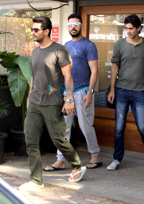 yuvraj singh angad bedi and gaurav kapoor snapped at sequel cafe in bandra 8