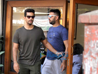 Yuvraj Singh, Angad Bedi and Gaurav Kapoor snapped at Sequel Cafe in Bandra