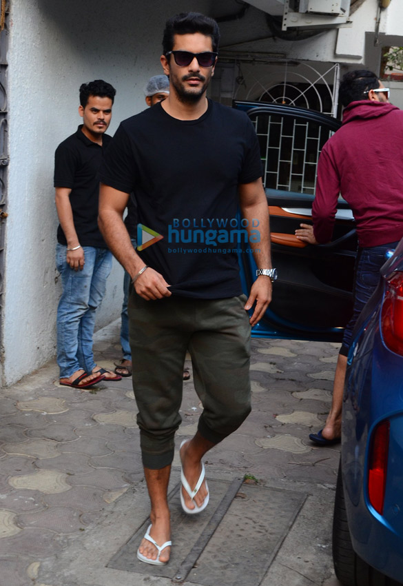 yuvraj singh and angad bedi spotted at cafe in bandra 0 4