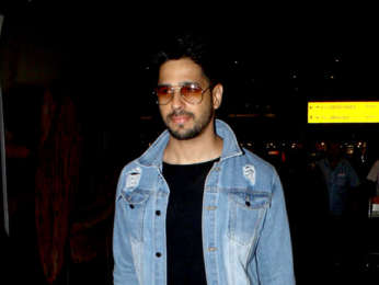Aamir Khan, Juhi Chawla, Karisma Kapoor, Malaika Arora snapped at airport