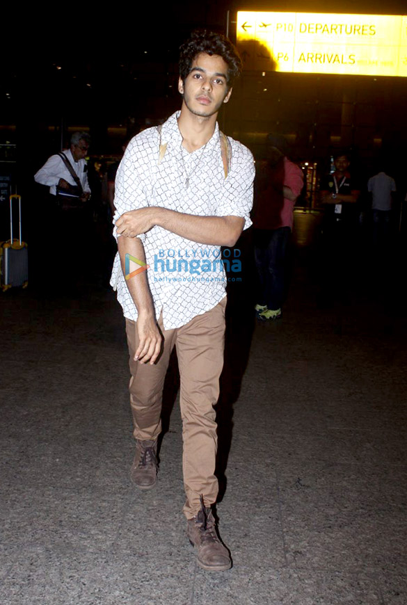 aamir khan juhi chawla karisma kapoor malaika arora snapped at airport 7