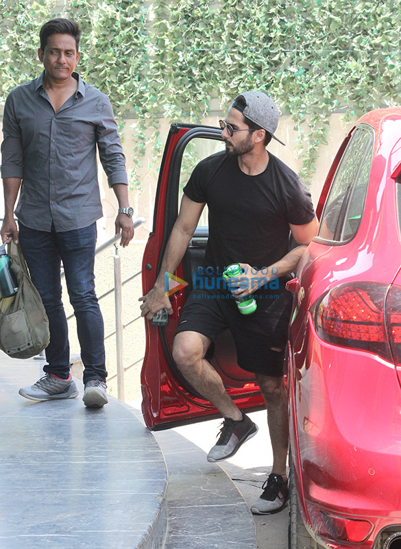 aditya roy kapur sidharth malohtra shahid kapoor and nidhhi agerwal snapped at the gym 2