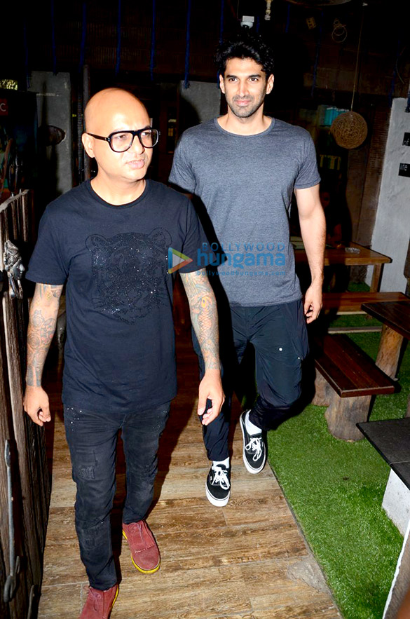 aditya roy kapur and manish malhotra spotted at hakim alims in bandra 1