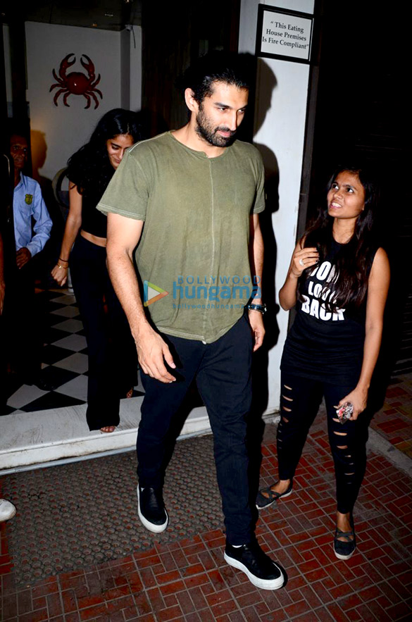 aditya roy kapur spotted with a girl outside a hotel in bandra 3