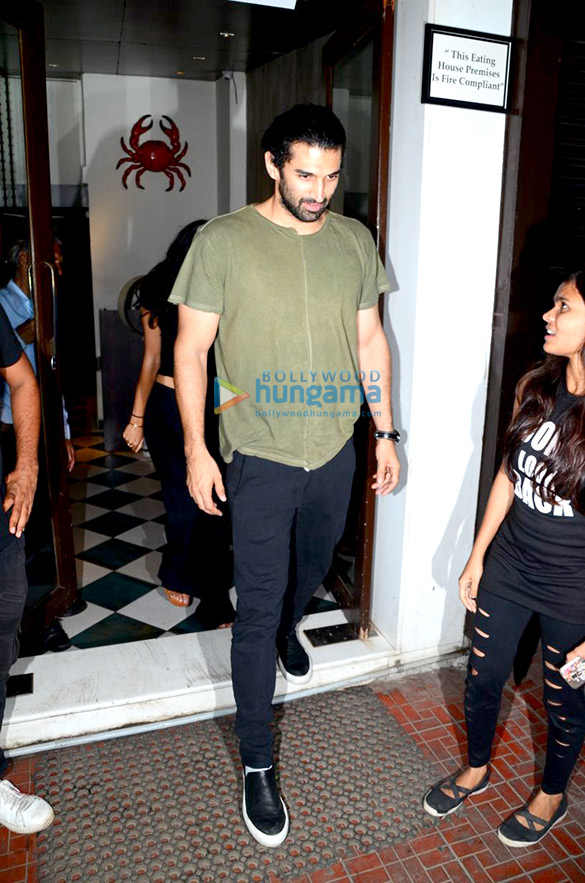 aditya roy kapur spotted with a girl outside a hotel in bandra 5