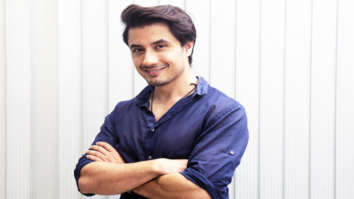 After being accused by Meesha Shafi of sexual harassment, female band members of Ali Zafar support him