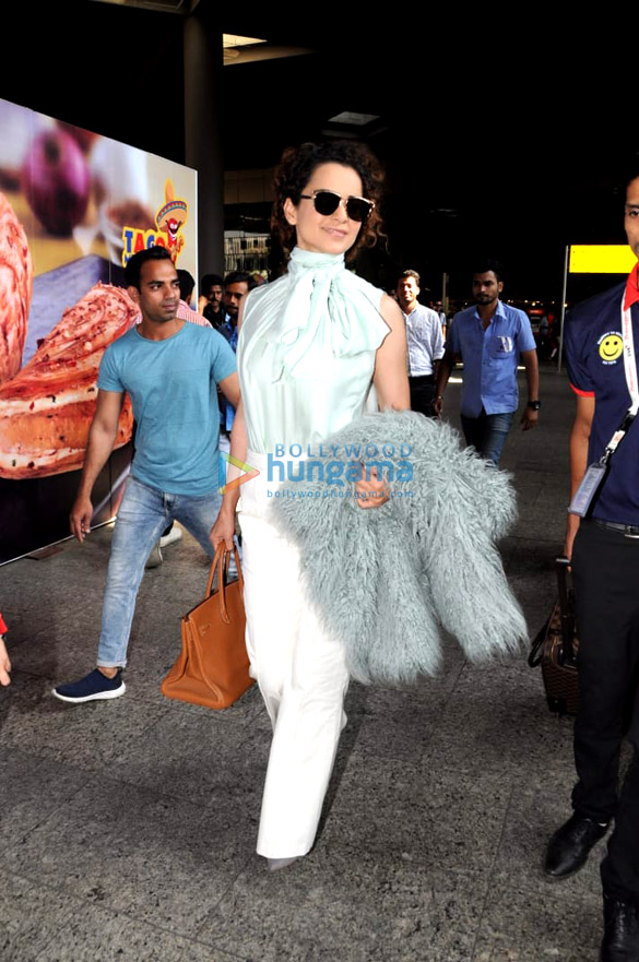 ajay devgn kajol shraddha kapoor and others snapped at the airport 001
