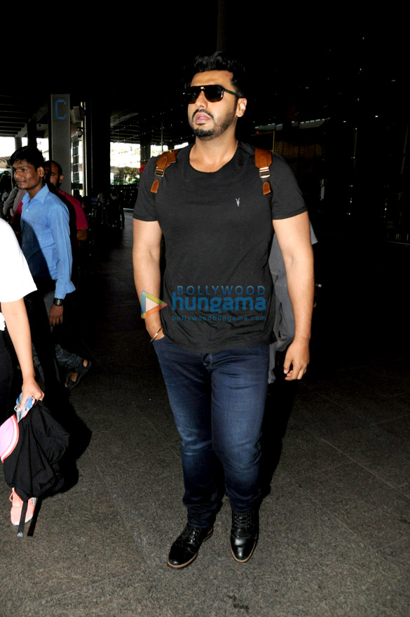 ajay devgn kajol shraddha kapoor and others snapped at the airport 12