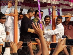 PICS: Akshay Kumar showcases his philanthropic side for the people of Satara and it is truly heart-touching