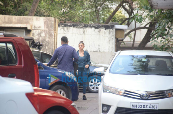 Alia Bhatt snapped post a gym session in Bandra Alia Bhatt snapped post a gym session in Bandra