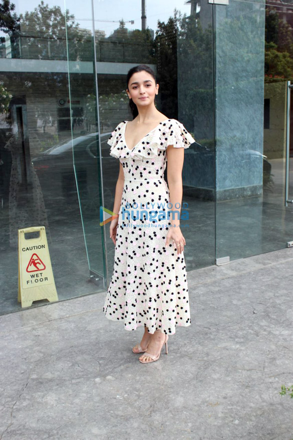 alia bhatt snapped promoting raazi at the dharma films office 2