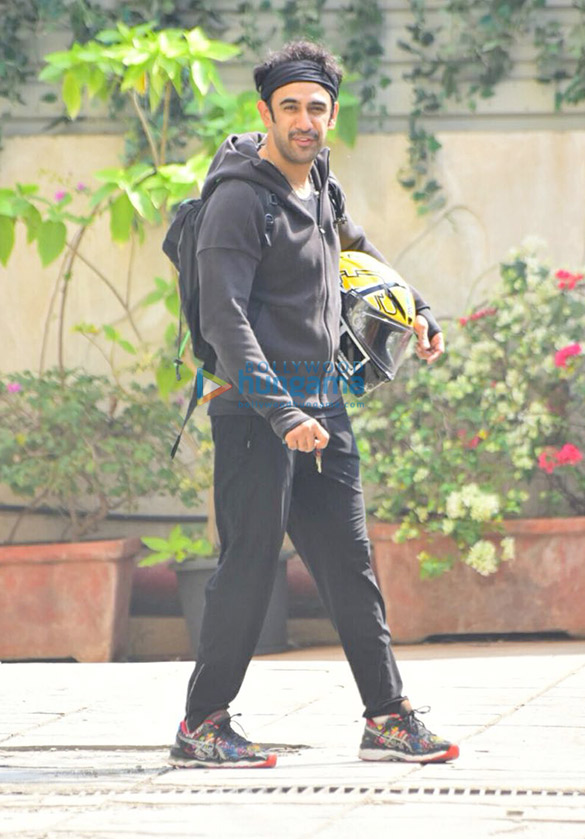 amit sadh snapped riding his super bike 3