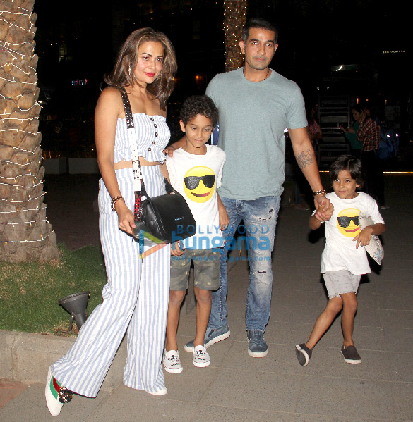amrita arora snapped with family spotted at nara thai bkc 4