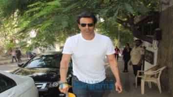 Arjun Rampal spotted at Hakim’s Aalim in Bandra