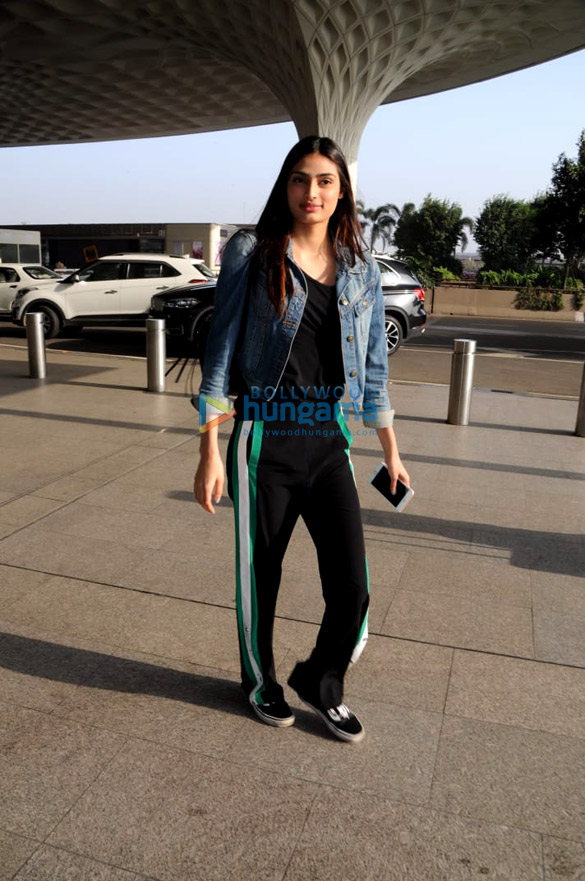 Athiya Shetty, Elli Avram and others snapped at the airport Athiya Shetty, Elli Avram and others snapped at the airport
