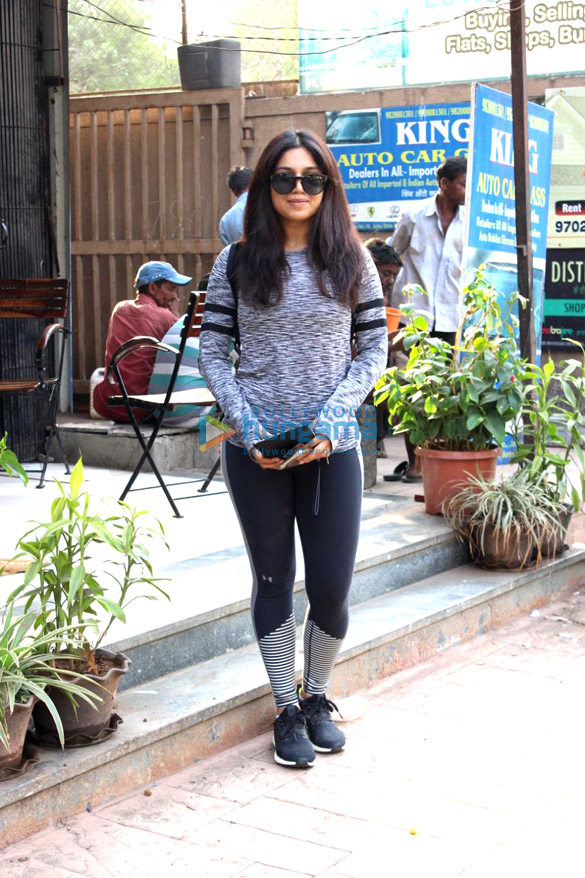 Bhumi Pednekar snapped at Beyond Beauty salon in Juhu
