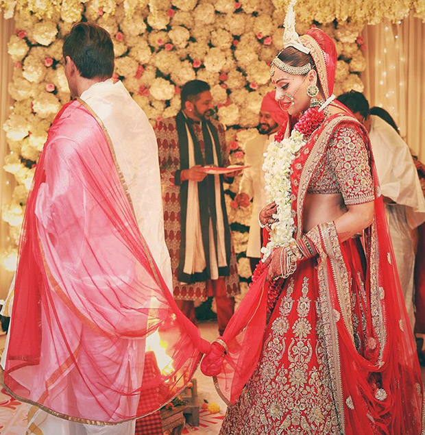 Bipasha Basu’s all hearts wish for Karan Singh Grover on Monkeyversary is super confusing yet cute! Bipasha Basu’s all hearts wish for Karan Singh Grover on Monkeyversary is super confusing yet cute!