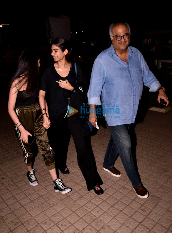 boney kapoor khushi kapoor and ishaan khatter snapped post a movie screening 6