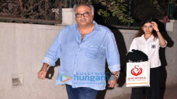 Boney Kapoor snapped with his daughters Janhvi Kapoor & Khushi Kapoor