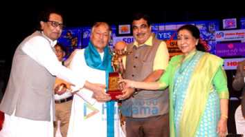 Celebs at Lata Mangeshkar Awards 2018