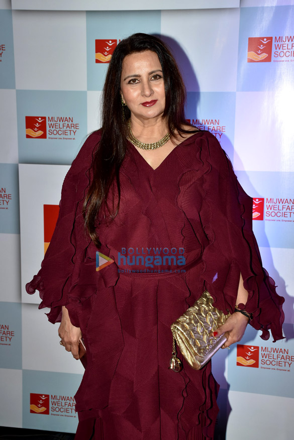 celebs attend manish malhotras show the walk of mijwan 1 2