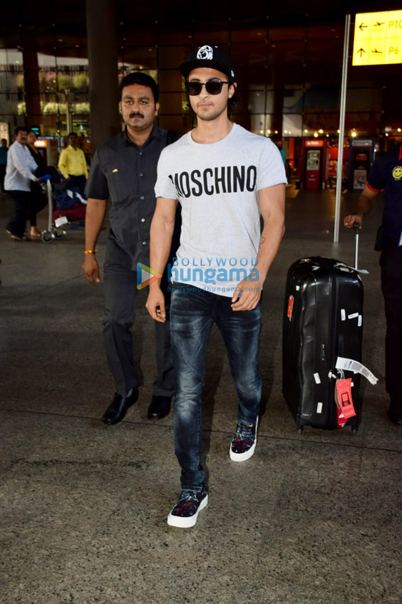 deepika padukone yami gautam and others snapped at the airport 6