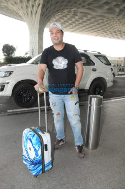 Disha Patani and Varun Sharma snapped at the airport (6)