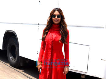 Esha Gupta spotted on location in Bandra