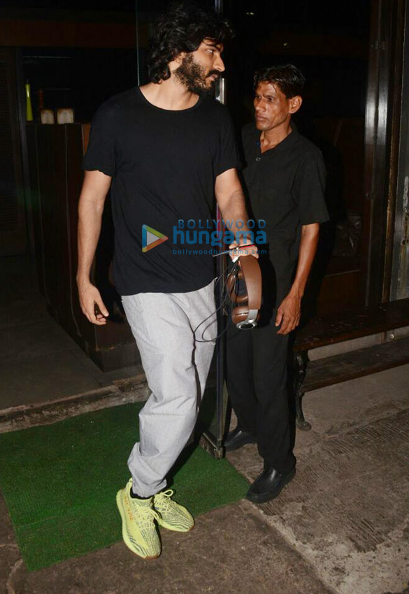 Harshvardhan Kapoor and Aalia Bedi snapped at Silver Beach Cafe in Juhu Harshvardhan Kapoor and Aalia Bedi snapped at Silver Beach Cafe in Juhu