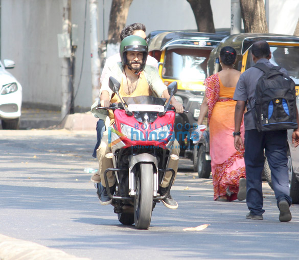 harshvardhan kapoor spotted on a shoot in juhu 3