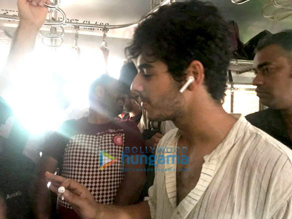 ishaan khattar snapped promoting beyond the clouds in a local train 01