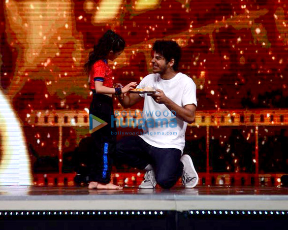 ishaan khatter and malavika mohanan promote their film on sets of did little master 03