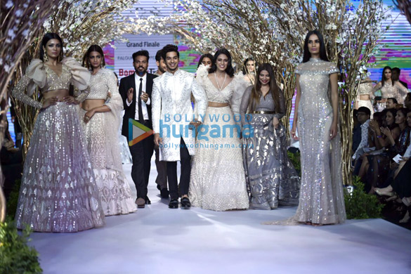 ishaan khatter and malavika mohanan walk the ramp for falguni shane peacock 2